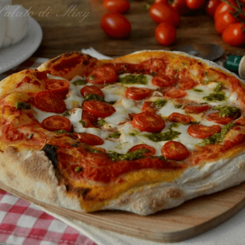 Ecco la Pizzeria a Busto Arsizio, che si affaccia su una piazzetta con tavolini e ombrelloni per offrirti appena il tempo lo concede uno spazio aperto